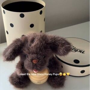 Gisou Honey Pup keychain